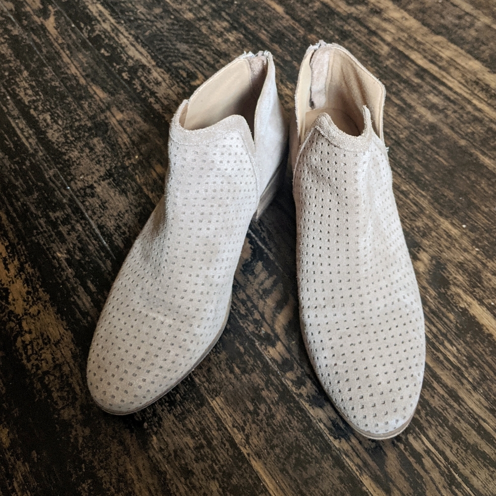 Susina Kyle Suede Ankle Booties, Size 8